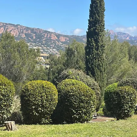 Joli Au Cap Esterel à Saint-raphael Apartamento *